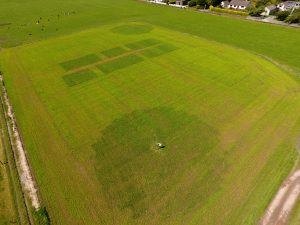 You can see fertilised plots vs unfertilised ones.The two circlar plots are for measuring ammonia emissions.